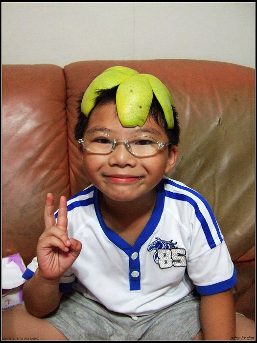 【孩子的】邦邦戴柚子皮 【孩子的】邦邦戴柚子皮