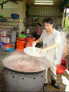 大溪漁港的現煮小卷 大溪漁港的現煮小卷