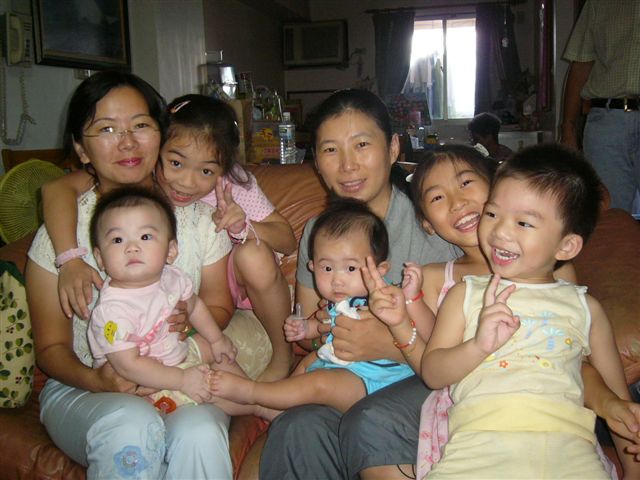 哥哥姐姐妹妹弟弟一家親 哥哥姐姐妹妹弟弟一家親