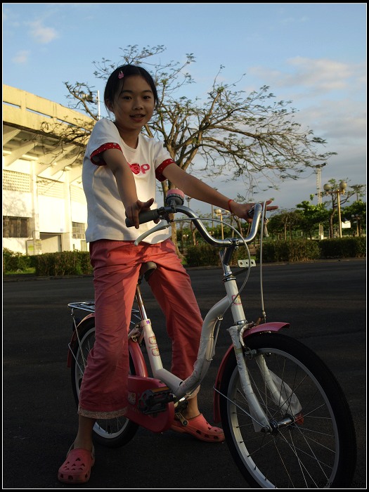 【孩子的】賀!小德馨會騎腳踏車了