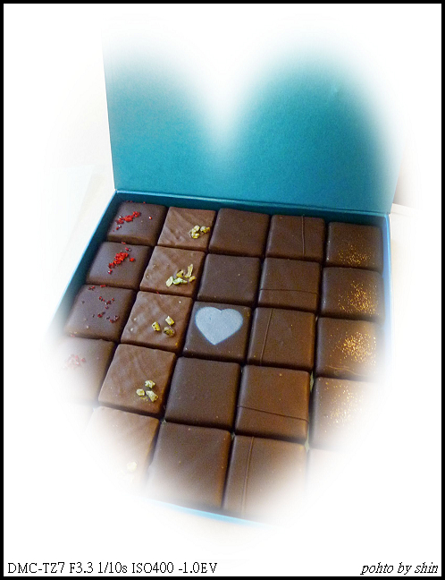 【好吃的】安娜可可藝術坊．100分的愛情石巧克力禮盒